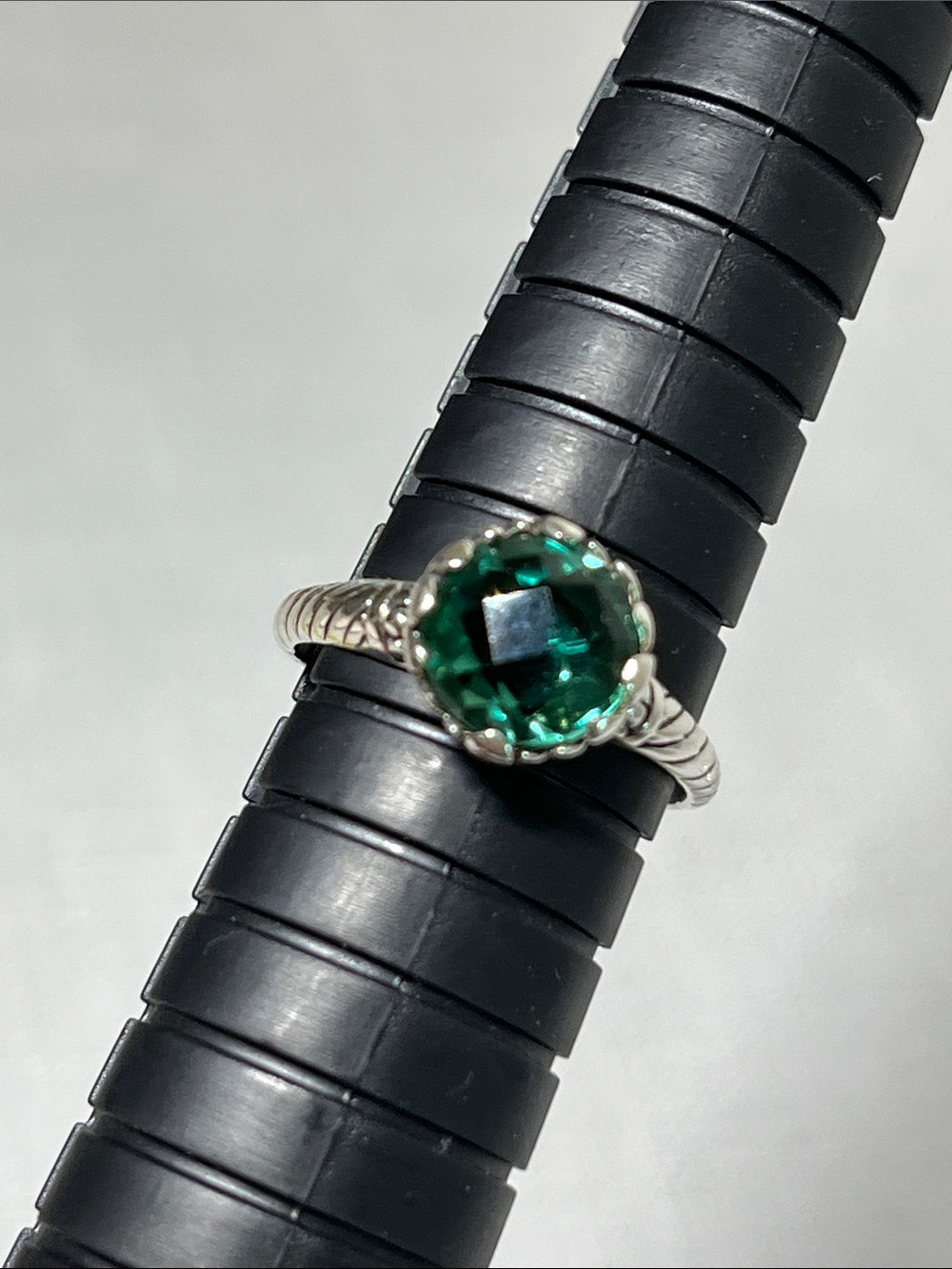 New ANIKA WITT Sterling Silver Ring 
Emerald Green Round CZ
Size 6.75. Stamped